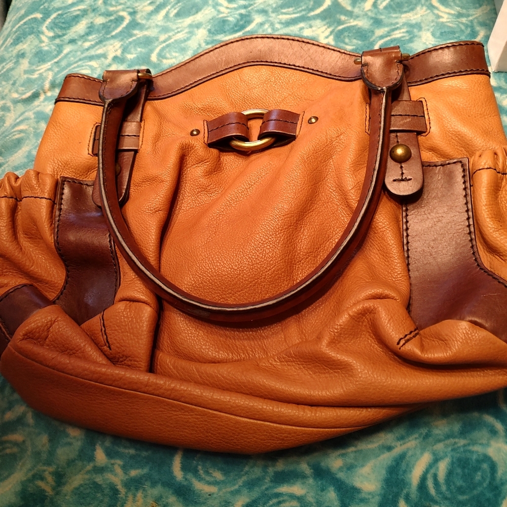 PURE LEATHER HANDBAG THATS MORE TAN